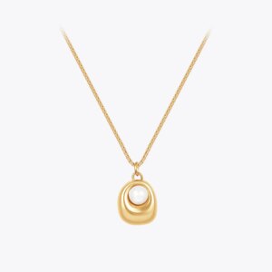 Gold Oval Pearl Pendant