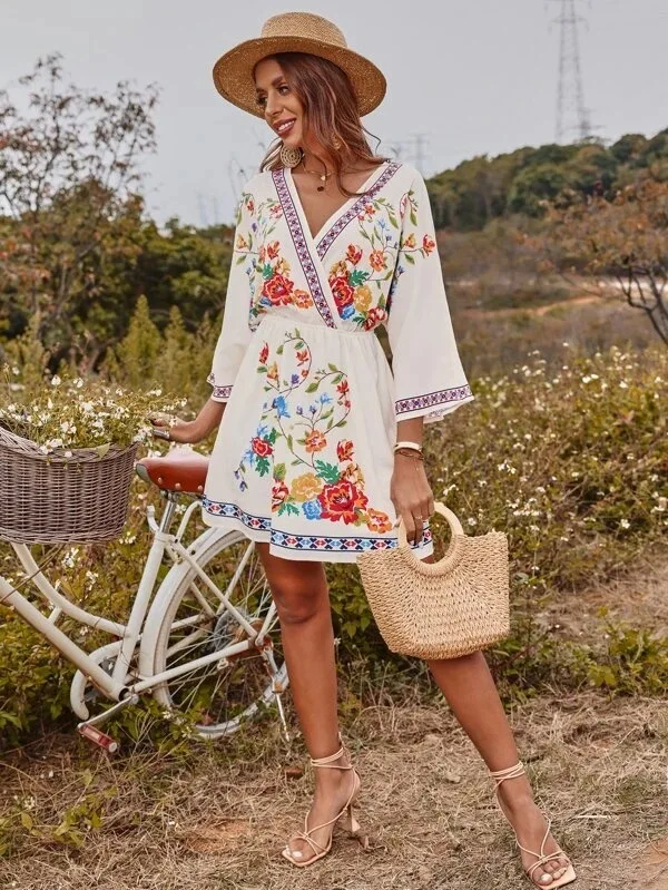 2024 Summer Fashion New Bohemian Style Sexy Dress Vintage V-neck Tie Waist Vacation Style Beach Ethnic Style Knee Length Skirt