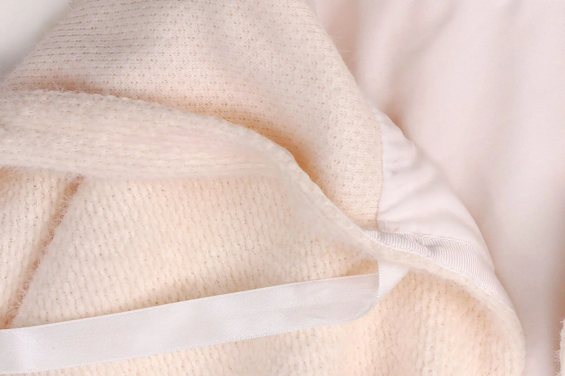 GypsyLady Boho Tassels Handmade Knitted Cloaks Capes Winter Thick Warm Women Vocation Hippie Ethnic Capes Cloak Poncho Outwear