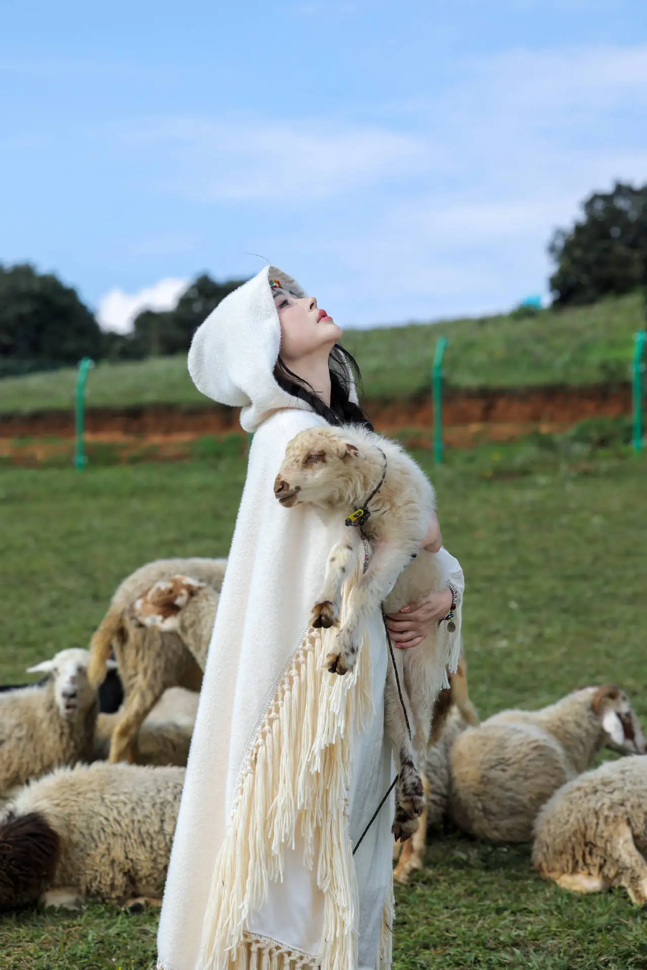 GypsyLady Boho Tassels Handmade Knitted Cloaks Capes Winter Thick Warm Women Vocation Hippie Ethnic Capes Cloak Poncho Outwear