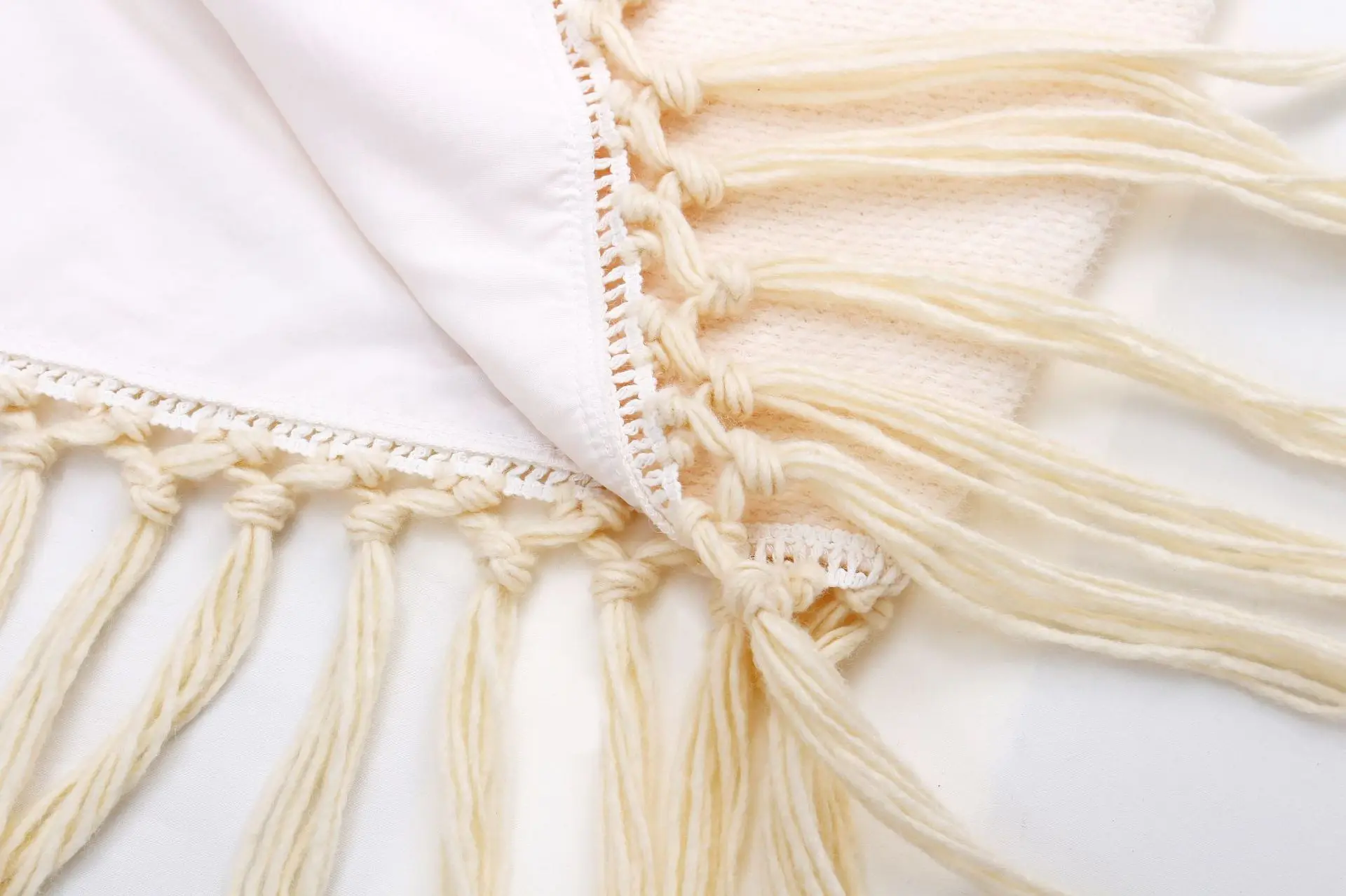 GypsyLady Boho Tassels Handmade Knitted Cloaks Capes Winter Thick Warm Women Vocation Hippie Ethnic Capes Cloak Poncho Outwear