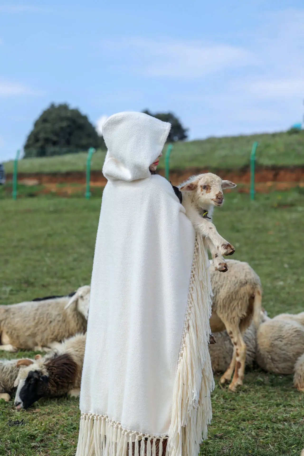 GypsyLady Boho Tassels Handmade Knitted Cloaks Capes Winter Thick Warm Women Vocation Hippie Ethnic Capes Cloak Poncho Outwear