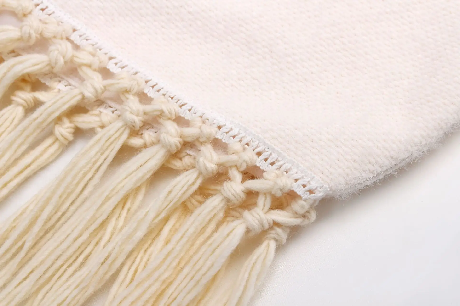 GypsyLady Boho Tassels Handmade Knitted Cloaks Capes Winter Thick Warm Women Vocation Hippie Ethnic Capes Cloak Poncho Outwear