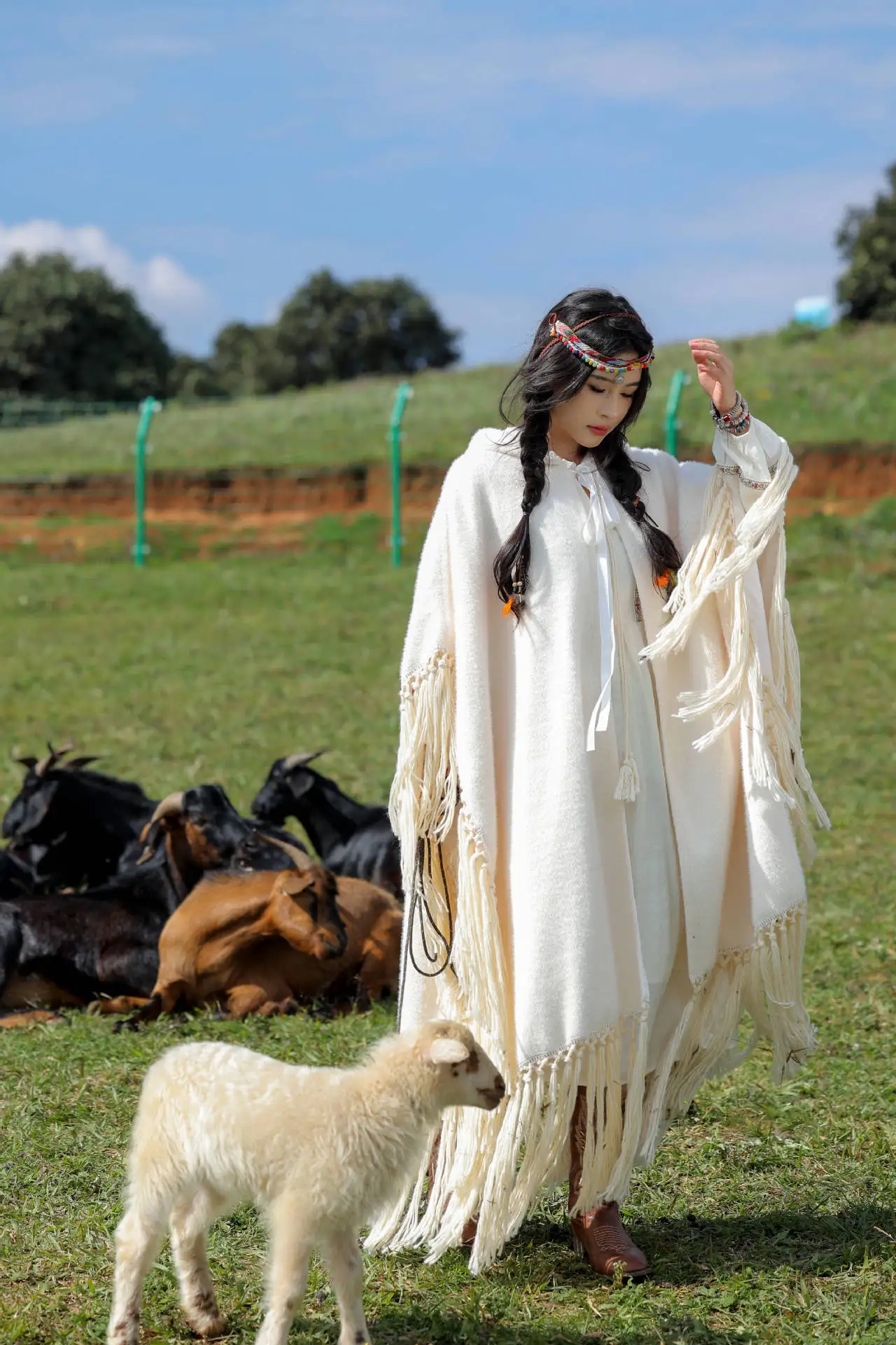 GypsyLady Boho Tassels Handmade Knitted Cloaks Capes Winter Thick Warm Women Vocation Hippie Ethnic Capes Cloak Poncho Outwear