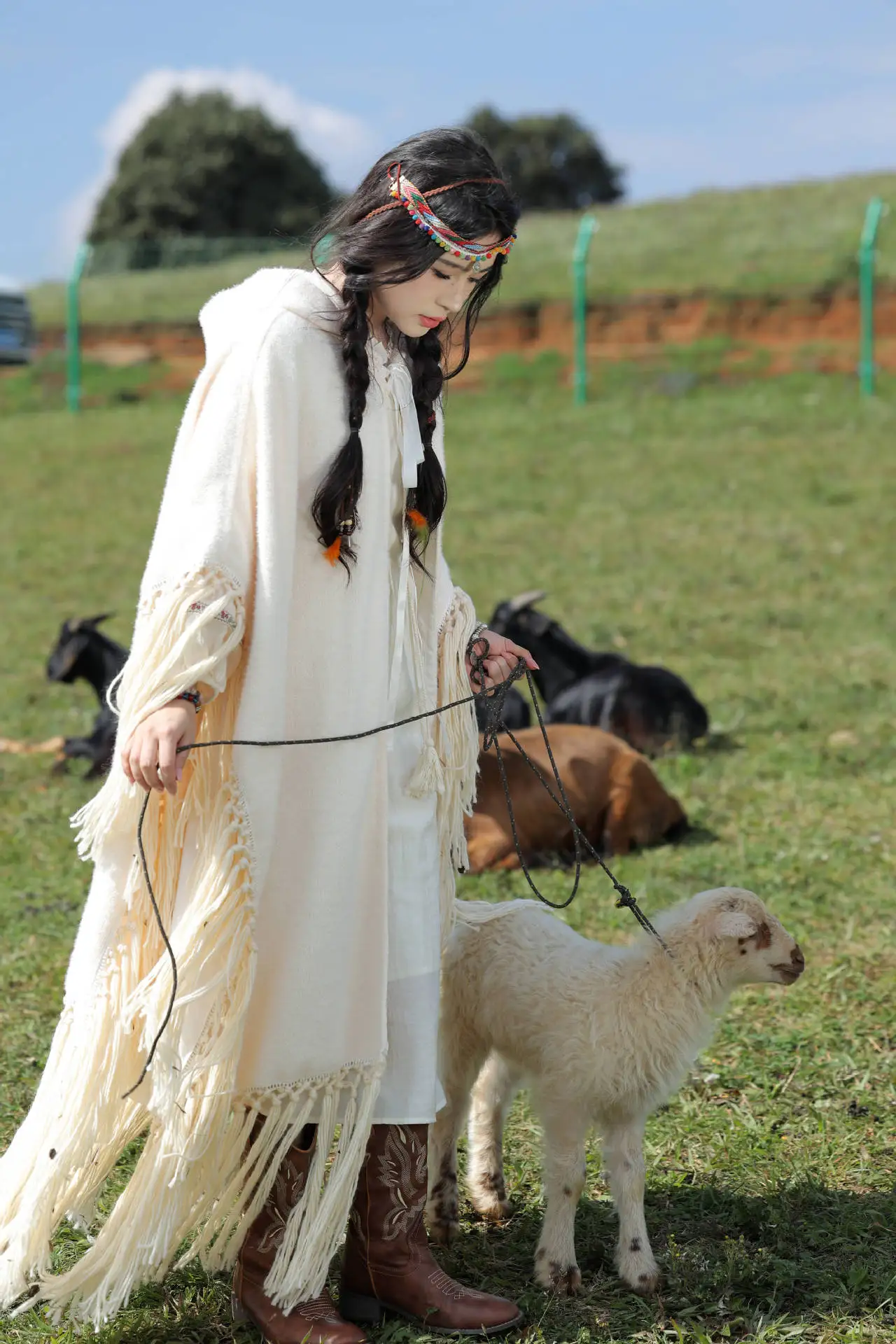 GypsyLady Boho Tassels Handmade Knitted Cloaks Capes Winter Thick Warm Women Vocation Hippie Ethnic Capes Cloak Poncho Outwear