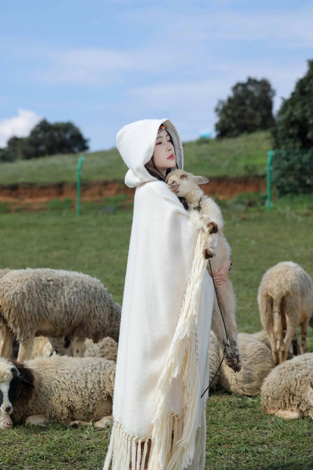 GypsyLady Boho Tassels Handmade Knitted Cloaks Capes Winter Thick Warm Women Vocation Hippie Ethnic Capes Cloak Poncho Outwear