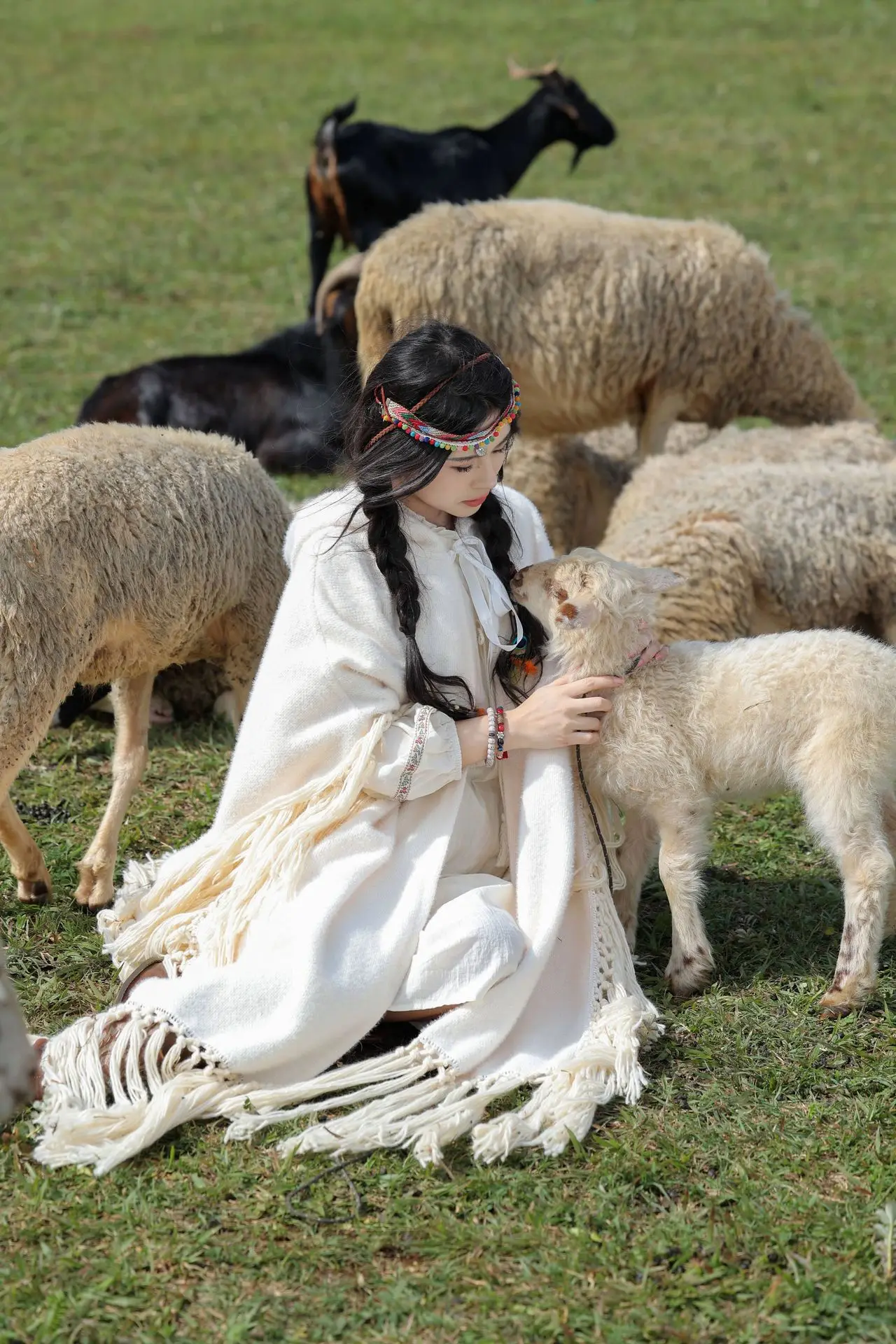 GypsyLady Boho Tassels Handmade Knitted Cloaks Capes Winter Thick Warm Women Vocation Hippie Ethnic Capes Cloak Poncho Outwear