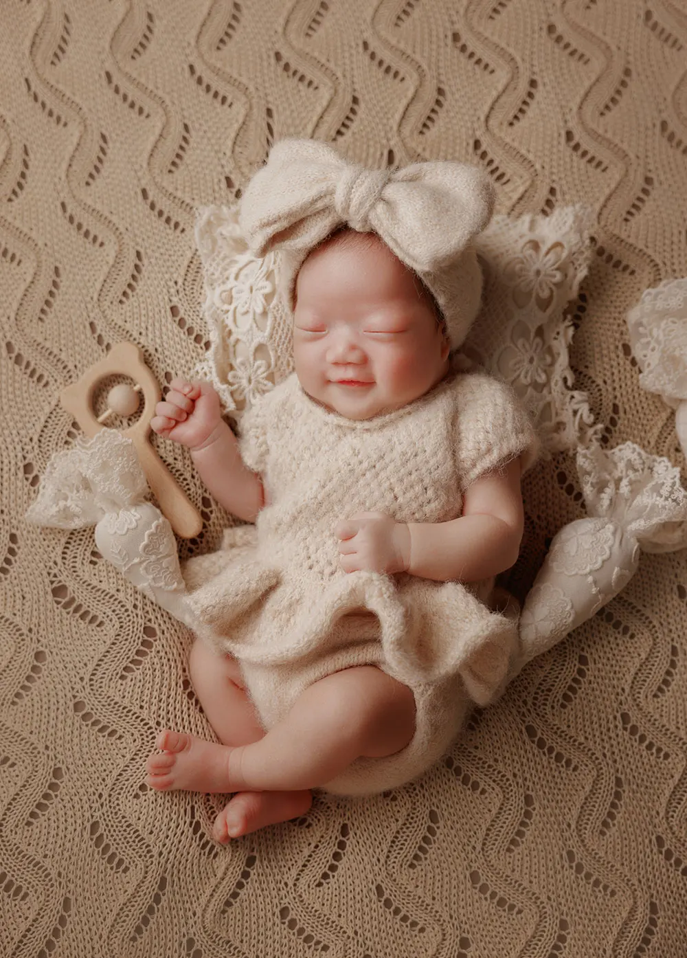 0-1 Month Newborn Photography Props Boho Theme Knitted Costume with Matching Hat Baby Girl Bow Headband and Heart Toy for Shoot