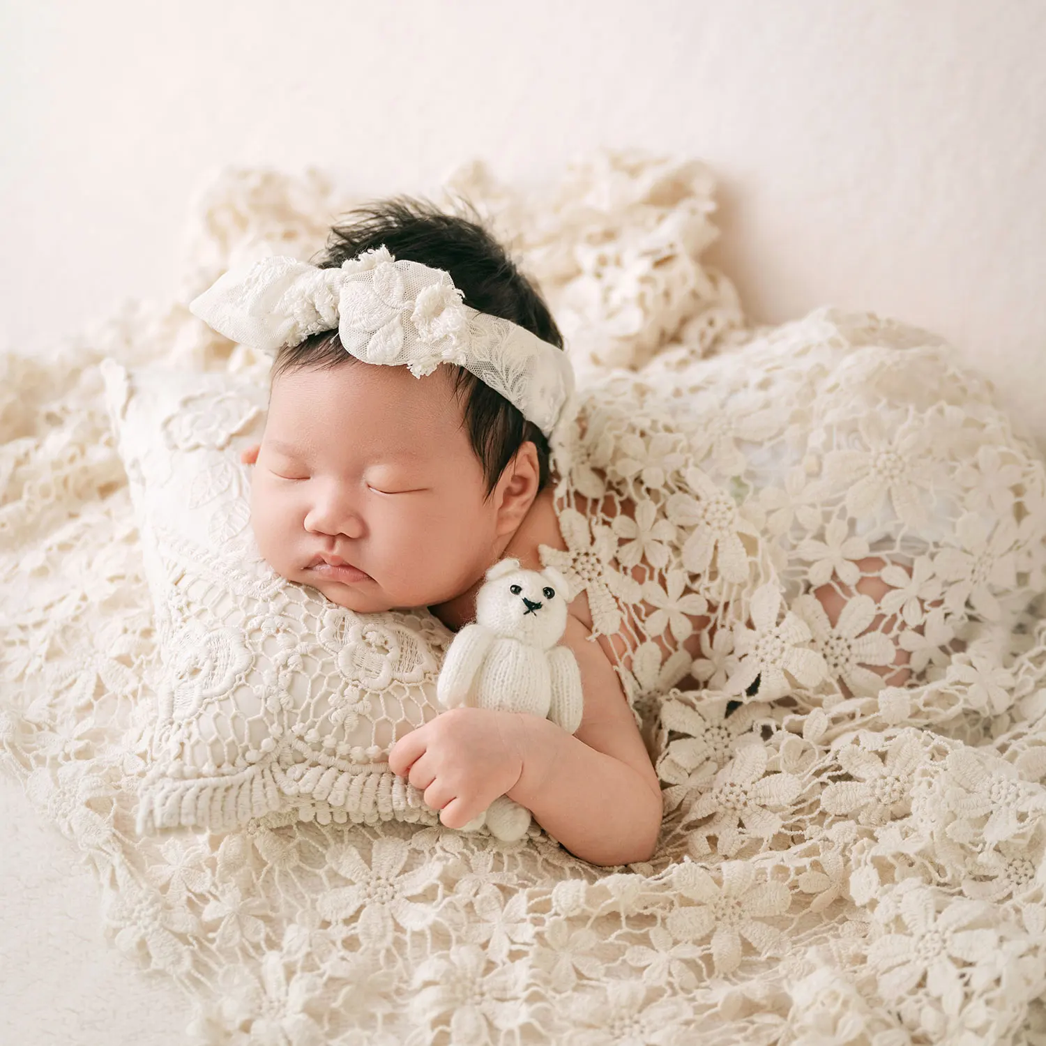 7-10 Lbs Baby Girls photoshoot Newborn Photography Props Boho Style Photo Posing Crochet Lace Wrap Headbands Pillow Bear Doll