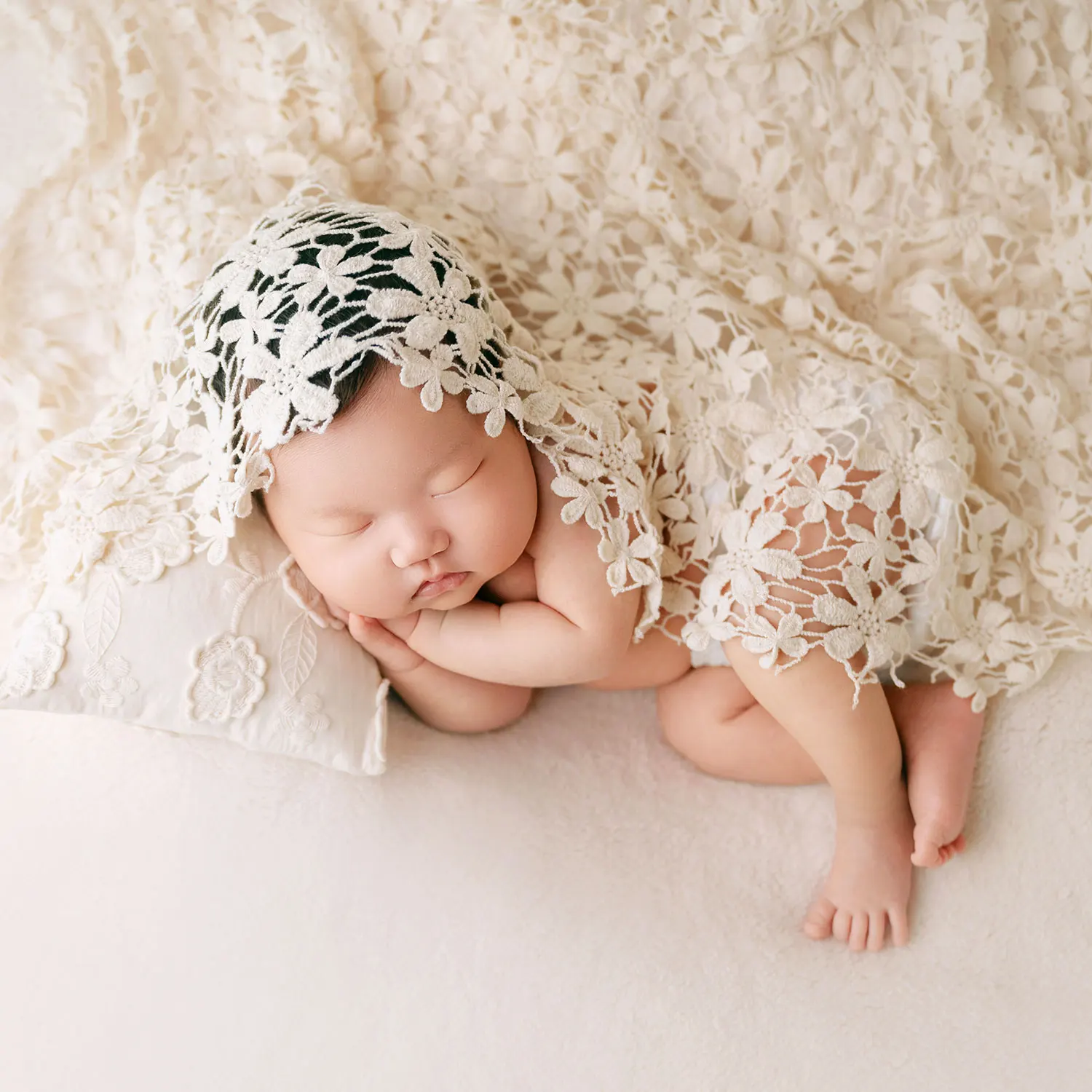 7-10 Lbs Baby Girls photoshoot Newborn Photography Props Boho Style Photo Posing Crochet Lace Wrap Headbands Pillow Bear Doll