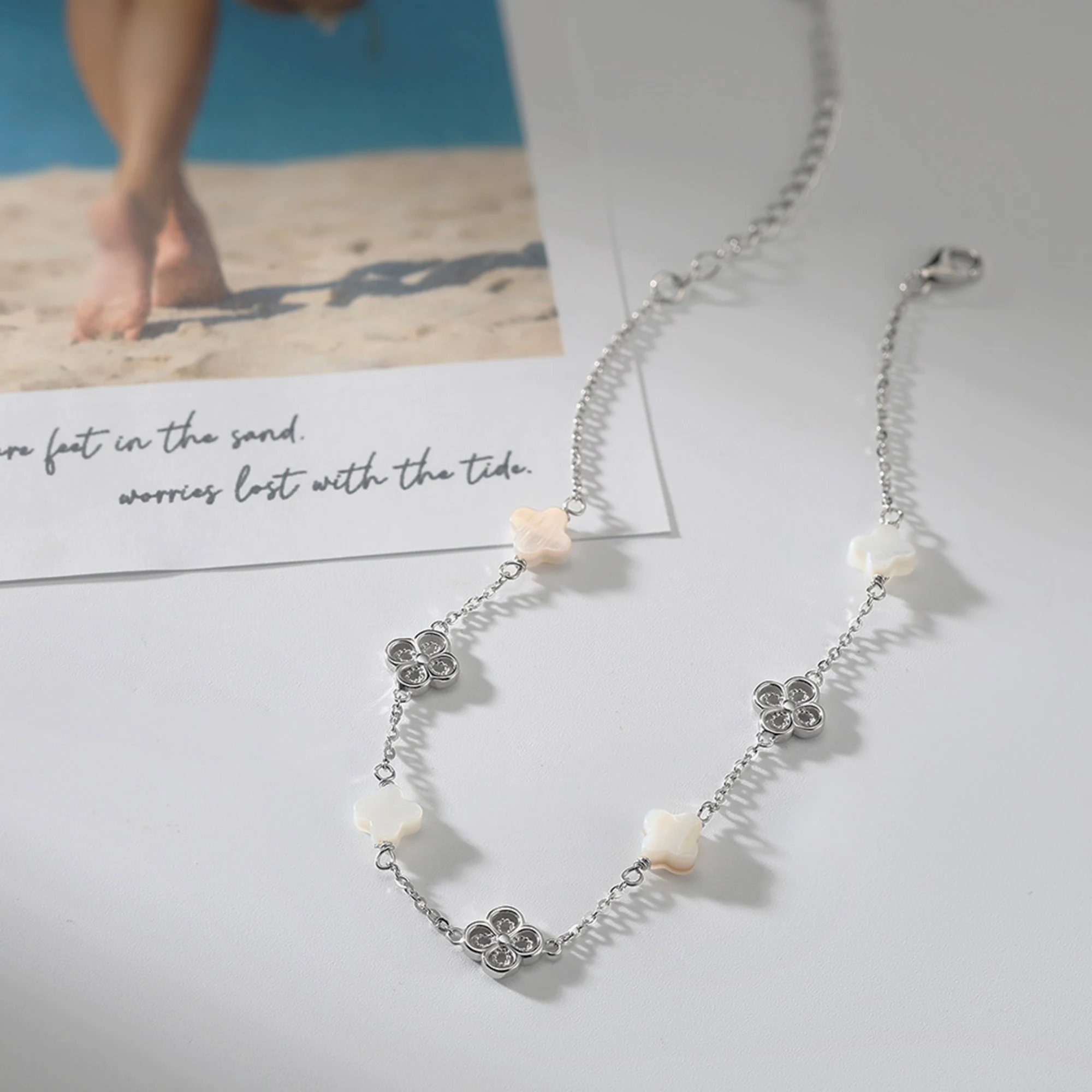 ORSA JEWELS 925 Sterling Silver White Shell Anklet Four Leaf Clover Design Nature Style Lucky Symbol Summer Accessory Gift GMA03