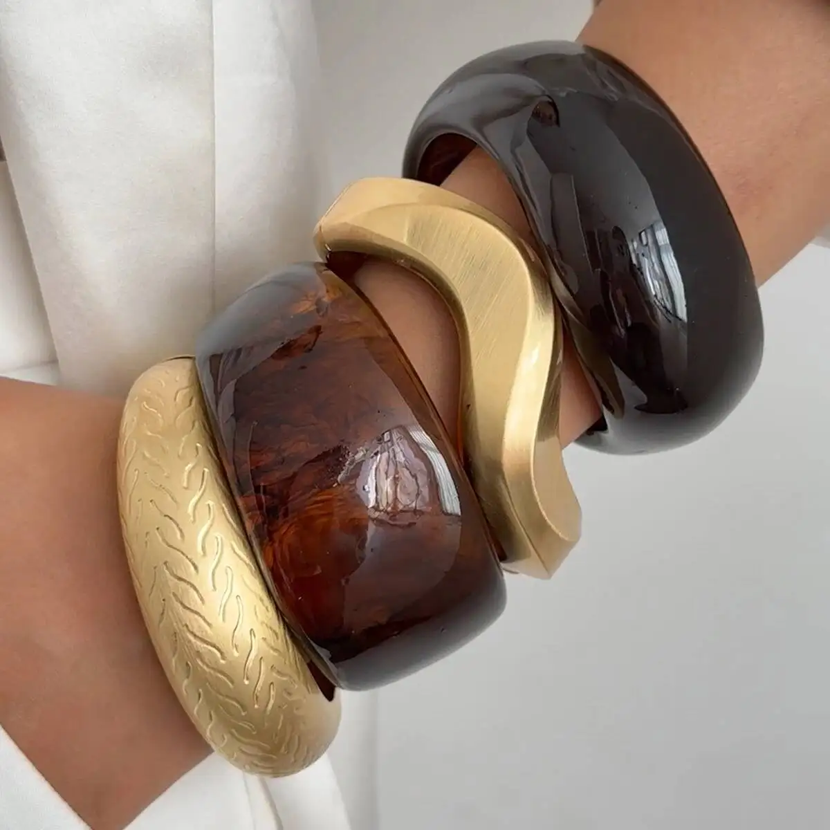 Salircon 4 Styles Vintage Irregular Resin Wide Chunky Bangles for Women Punk Geometric Wave Metal Stackable Bracelets Jewelry