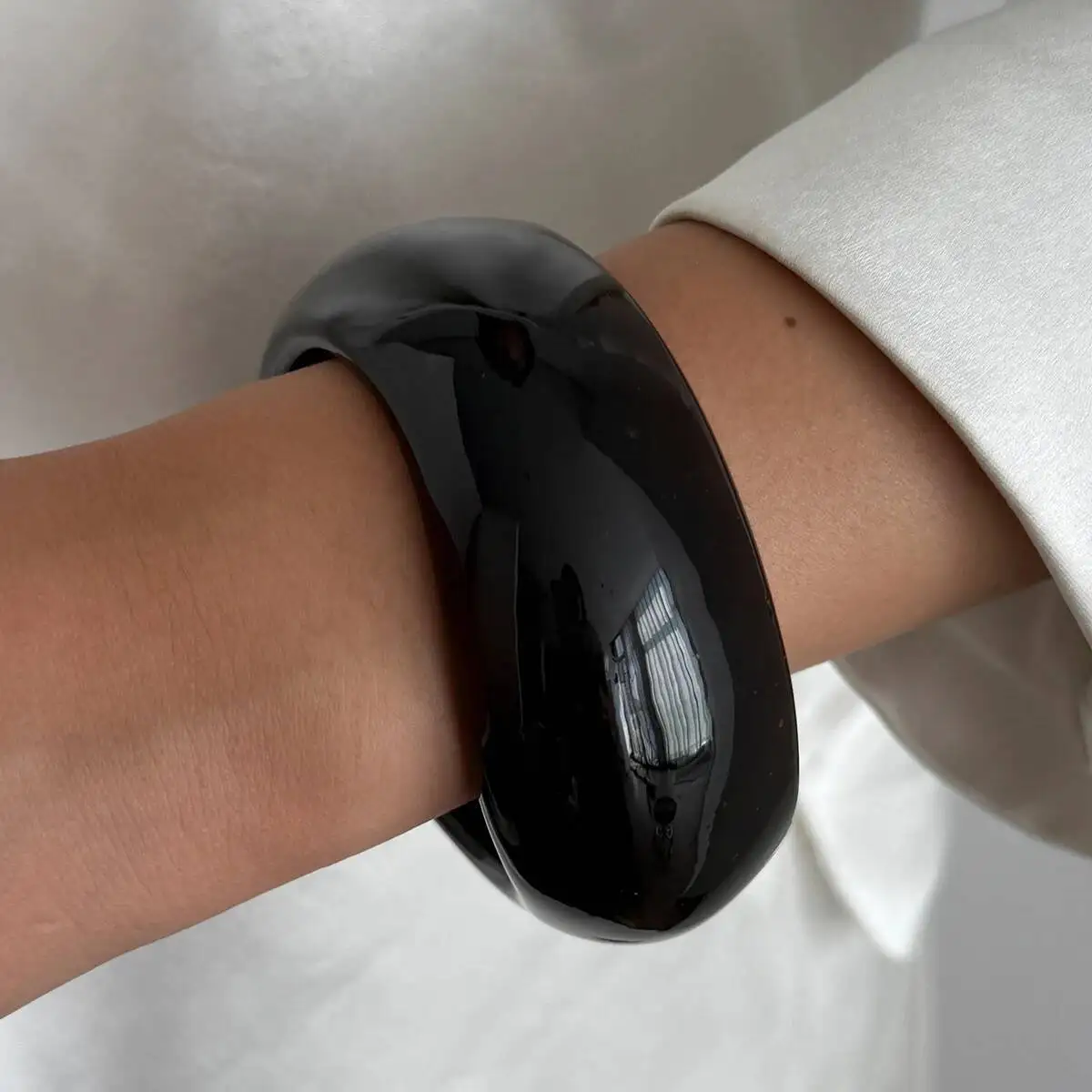 Salircon 4 Styles Vintage Irregular Resin Wide Chunky Bangles for Women Punk Geometric Wave Metal Stackable Bracelets Jewelry