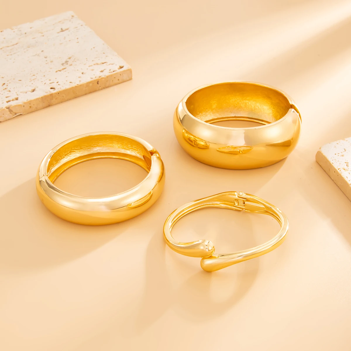 Salircon Vintage Hip Hop Geometric Metal Cuff Bangles for Women Punk Exaggerated Gold Color Metal Spring Bracelets Party Jewelry