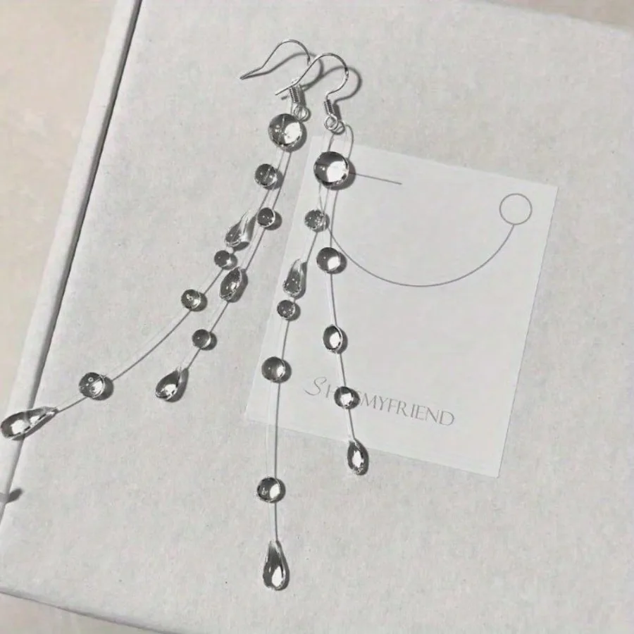 A pair of exquisite pendant earrings, elegant and classic, perfect as a birthday gift, Christmas gift, or Valentine's Day gift.