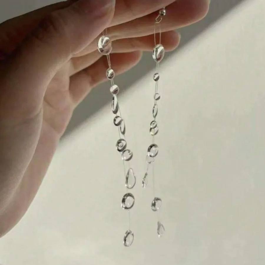 A pair of exquisite pendant earrings, elegant and classic, perfect as a birthday gift, Christmas gift, or Valentine's Day gift.