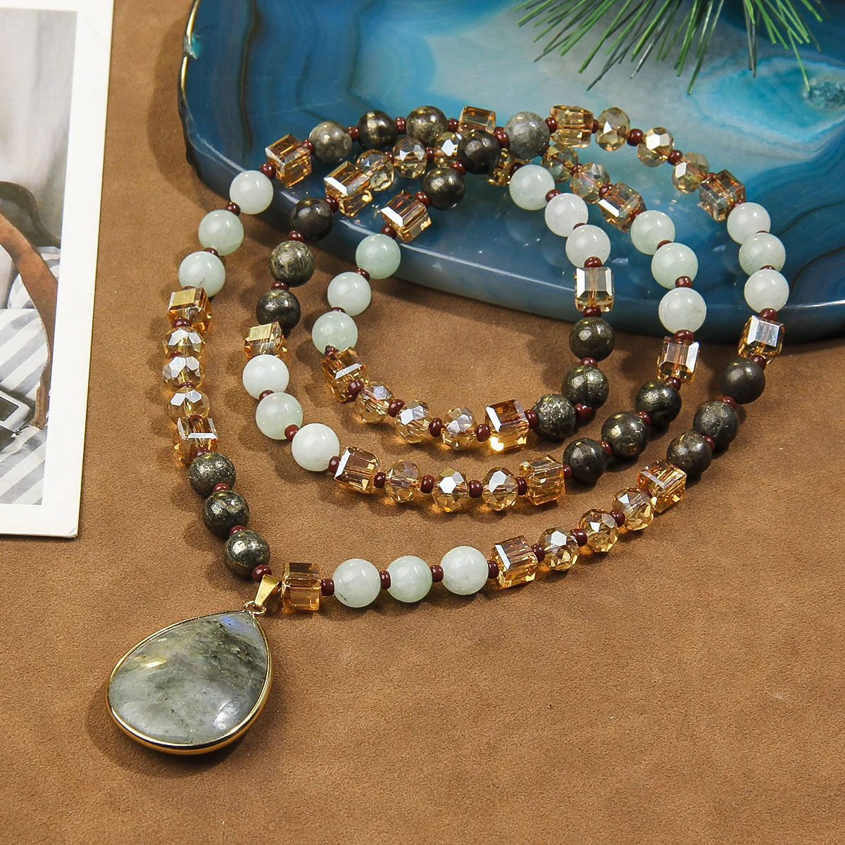 Fashionable Bohemian style handmade natural stone bead necklace, ladies' elegant necklace, the first choice for holiday gifts