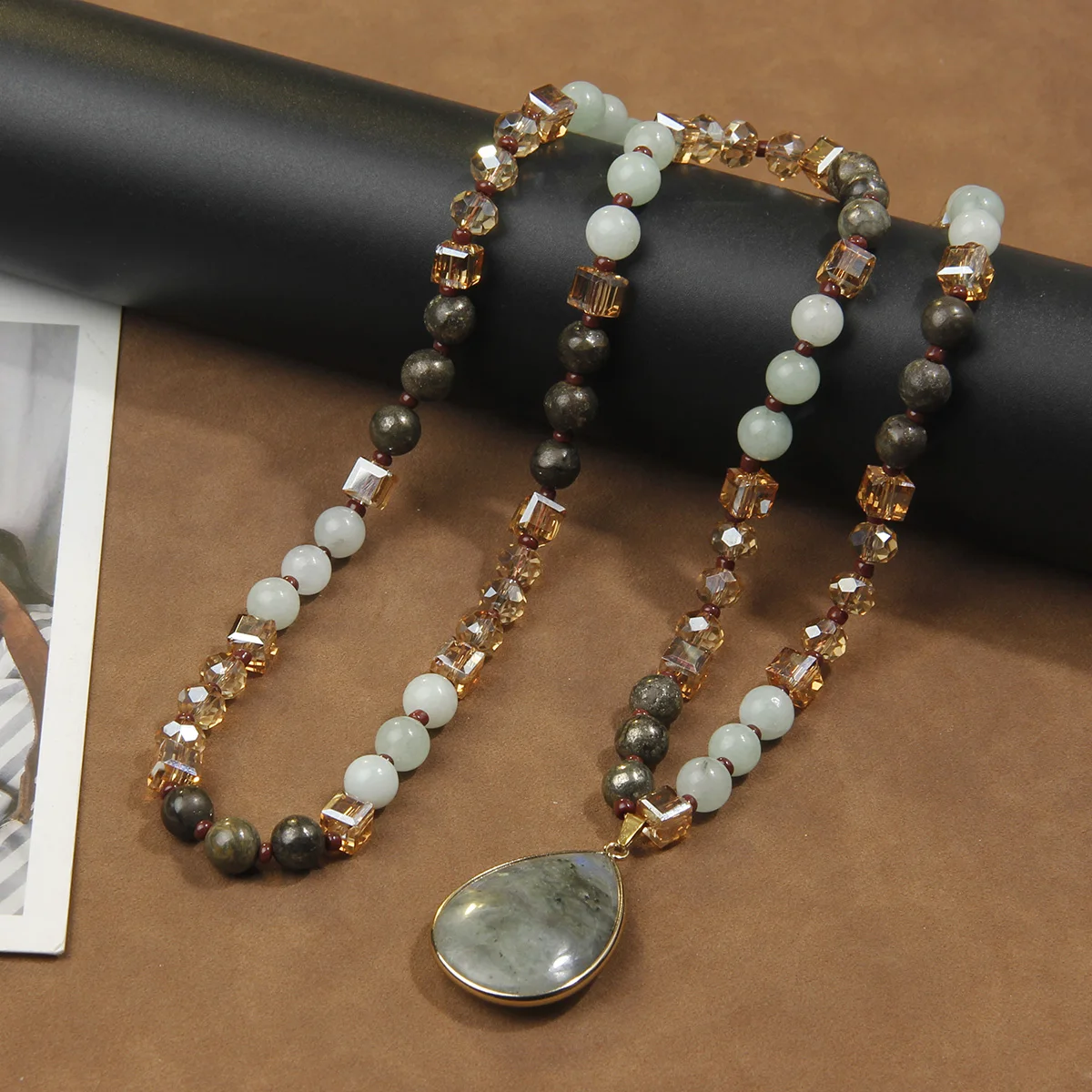 Fashionable Bohemian style handmade natural stone bead necklace, ladies' elegant necklace, the first choice for holiday gifts