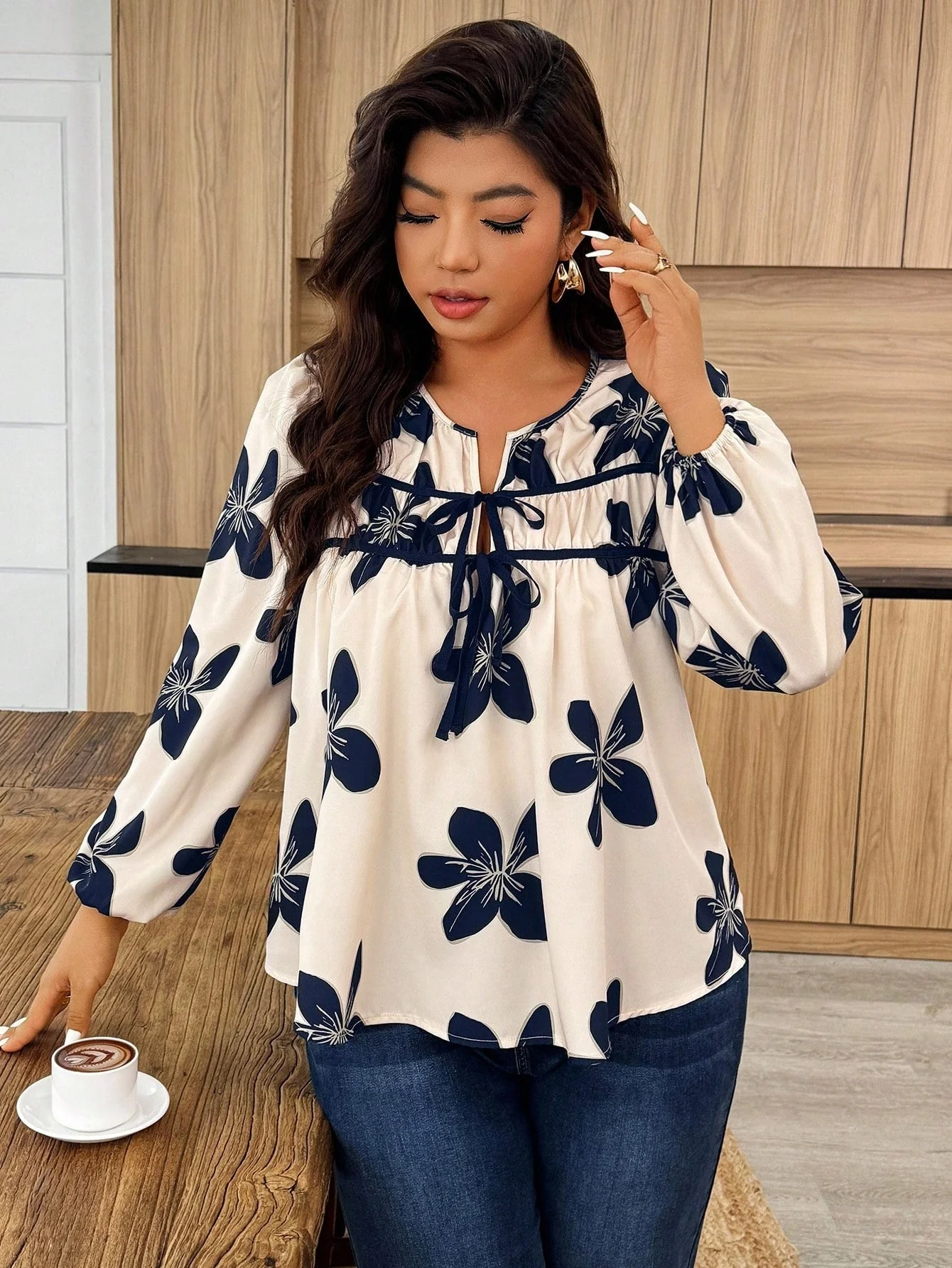 Elegant floral print tie-up shirt in plus size, new style, lantern sleeves, plus size women's autumn clothing.
