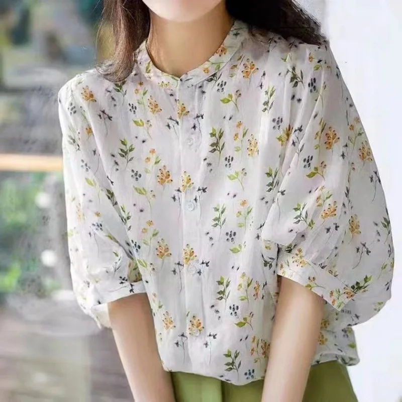 Women's summer floral style shirt, women's casual loose bubble sleeves, stand up collar printed short sleeved shirt